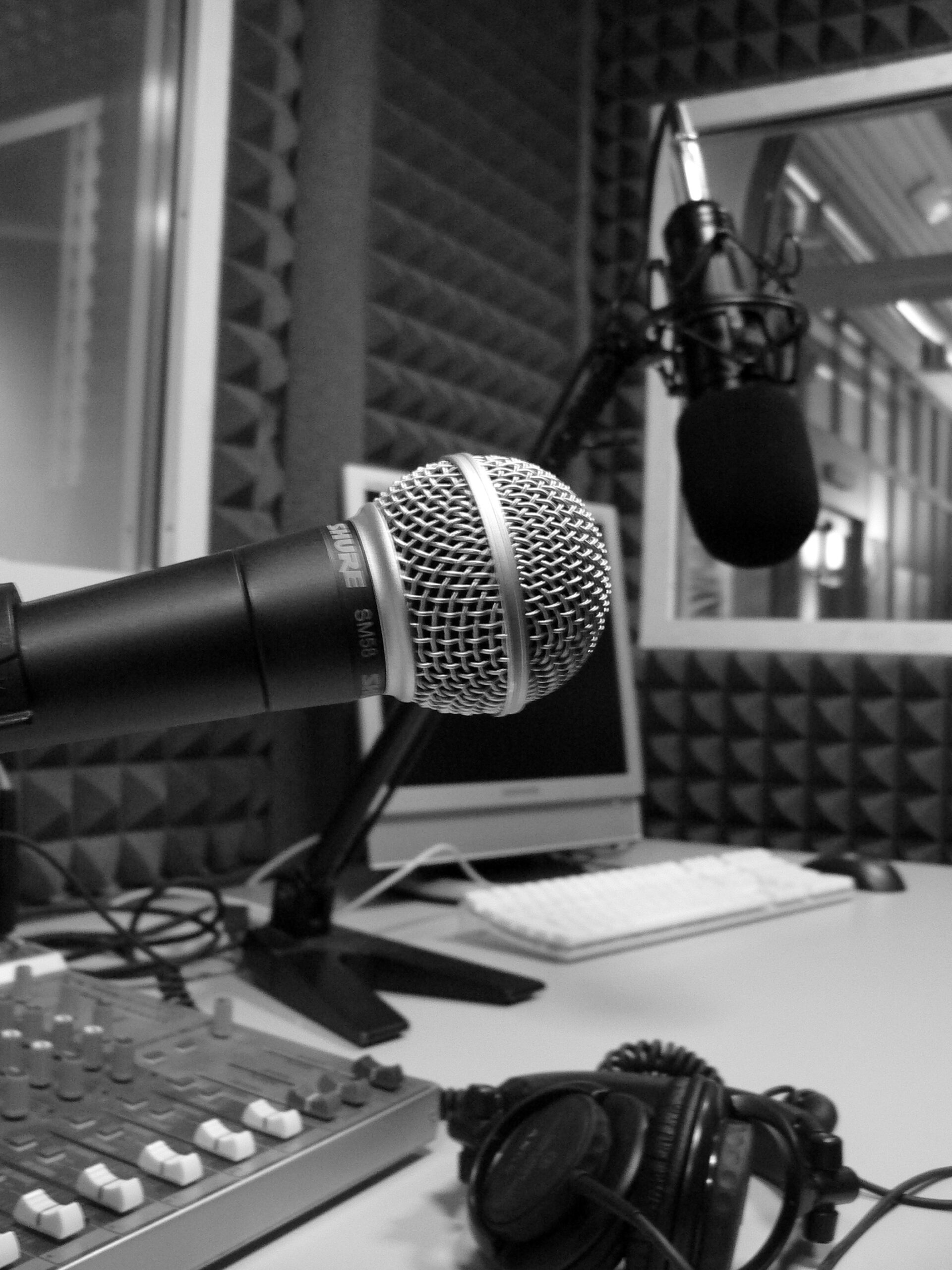 how-to-broadcast-your-live-radio-talk-show-online-tikilive-blog